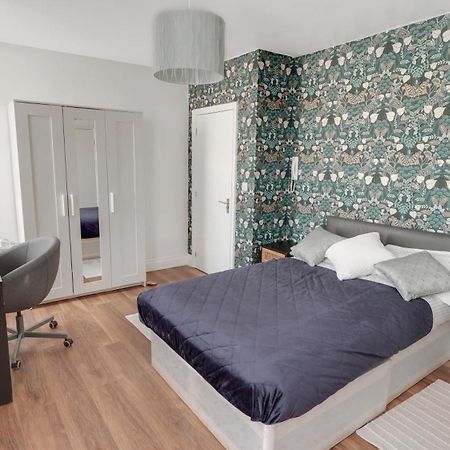 Comfy Double En-Suite Room In Barking باركنغ المظهر الخارجي الصورة